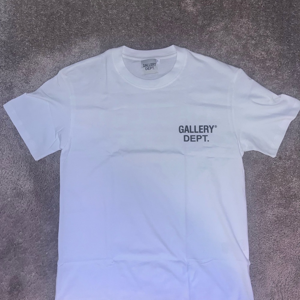 Gallery Tee shirt fine material